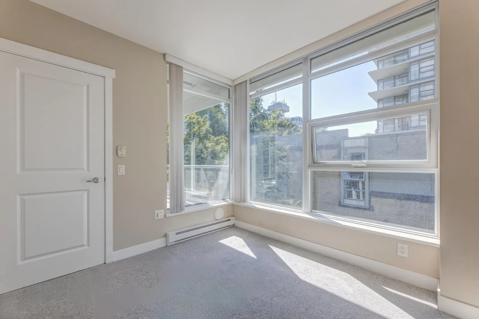 307 9222 University Crescent