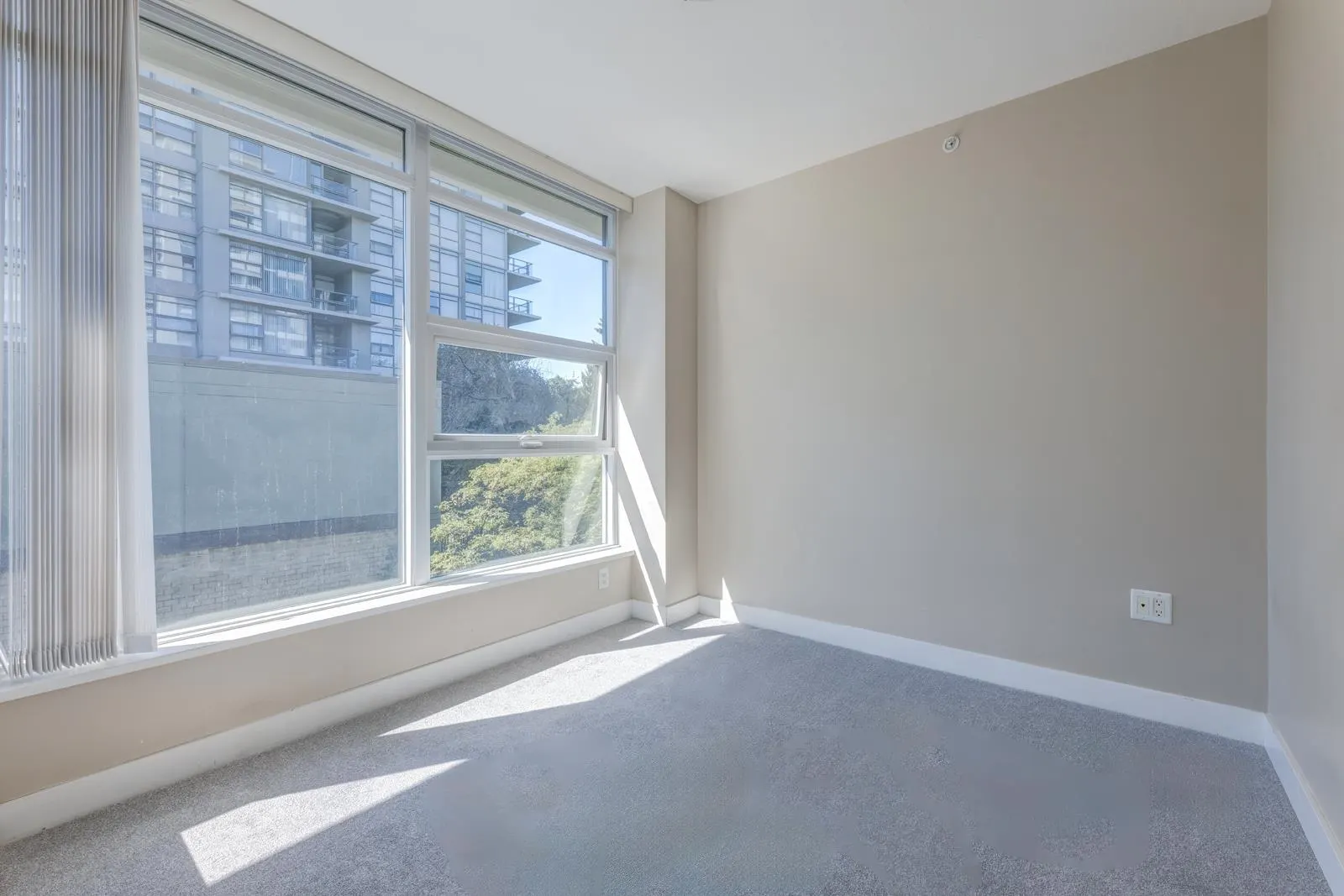 307 9222 University Crescent