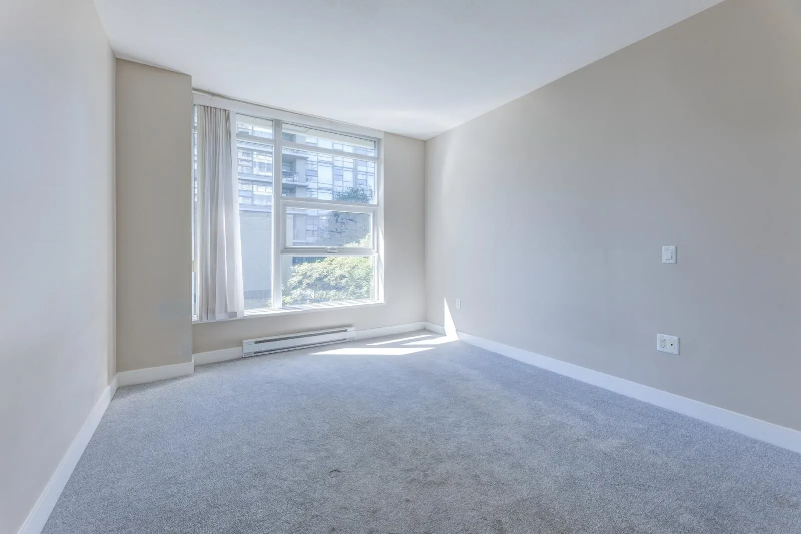 307 9222 University Crescent
