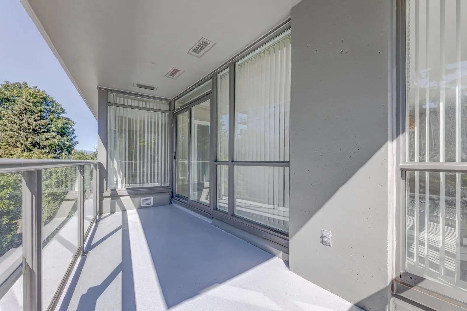 307 9222 University Crescent
