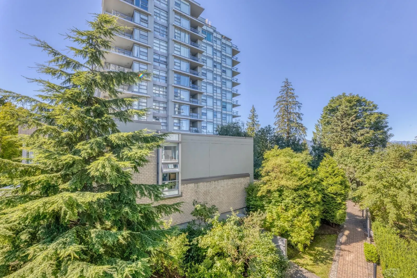 307 9222 University Crescent