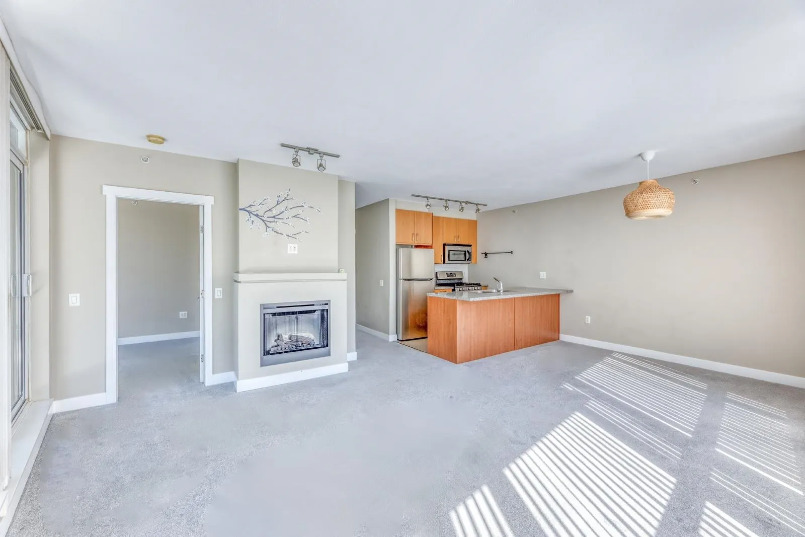 307 9222 University Crescent