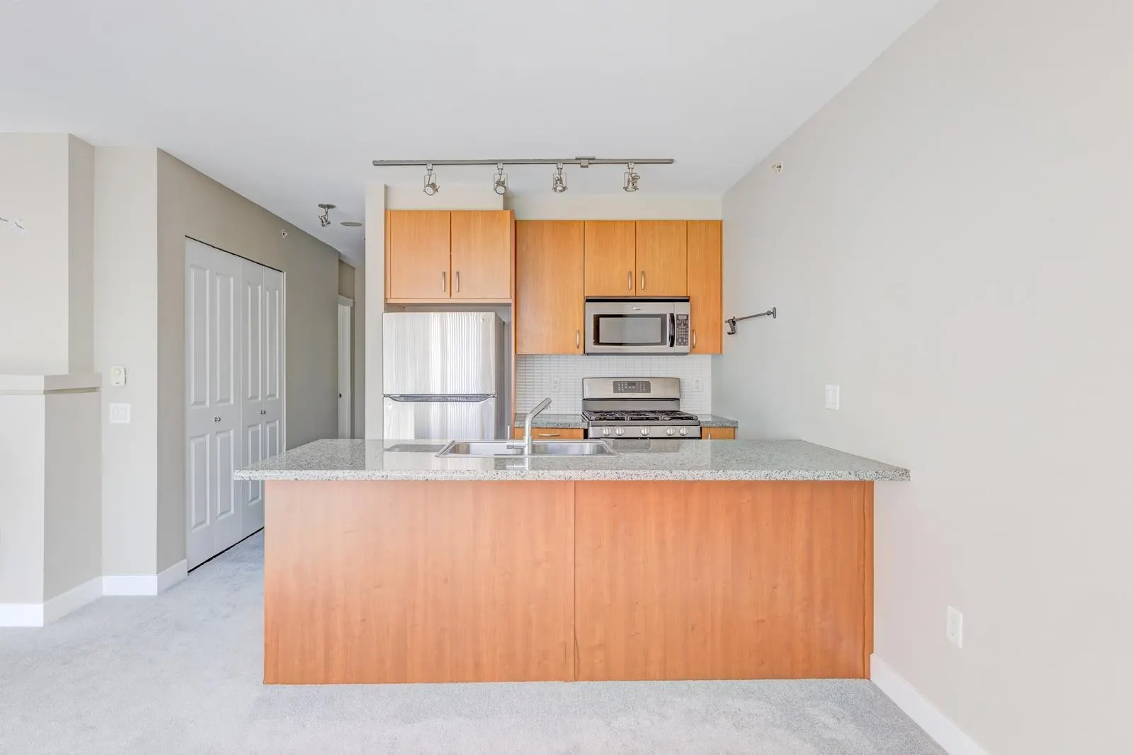 307 9222 University Crescent