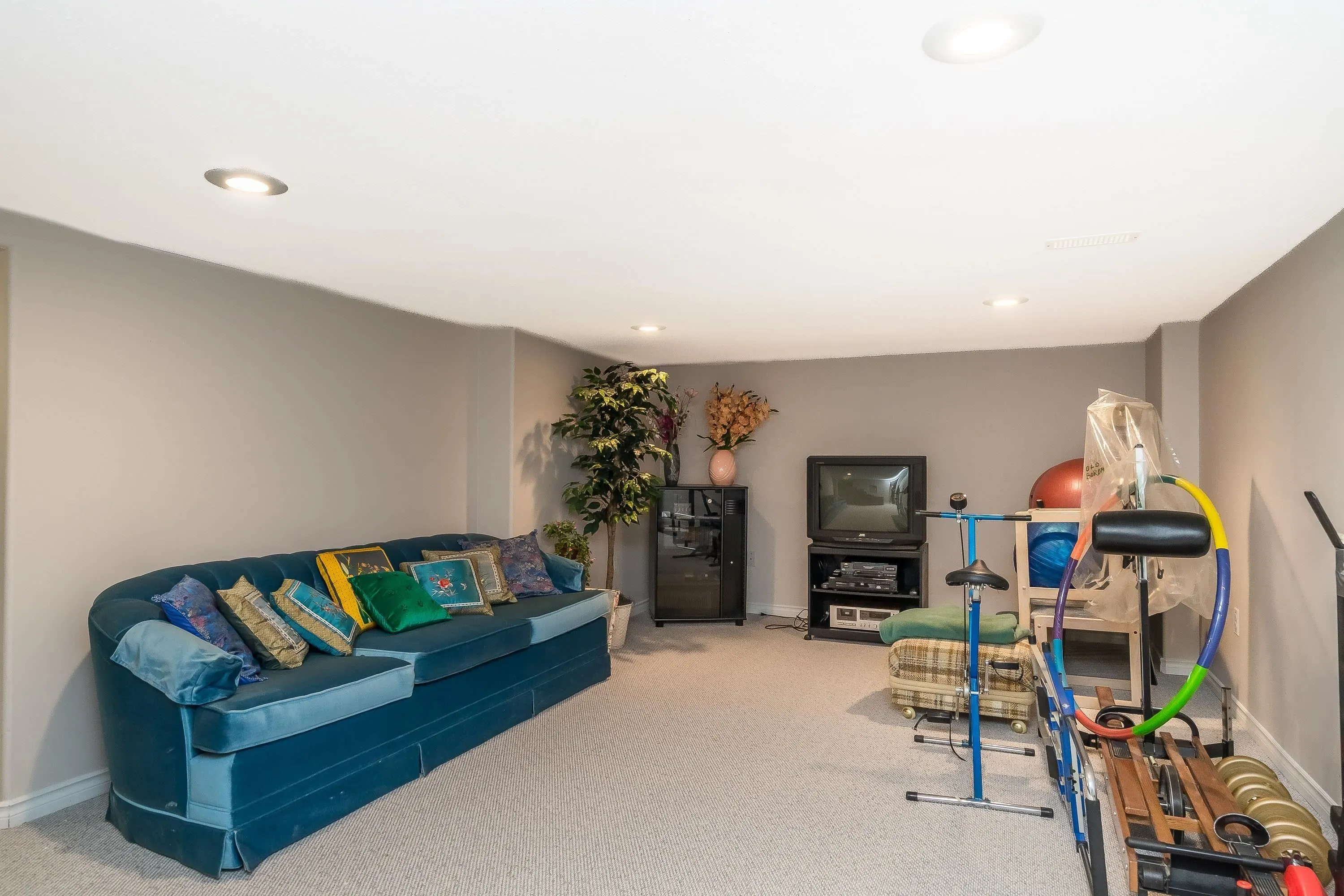 6779 Chateau Court