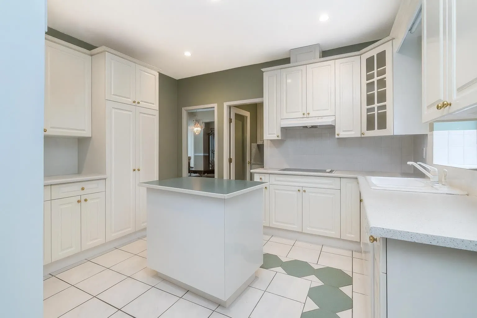 6779 Chateau Court