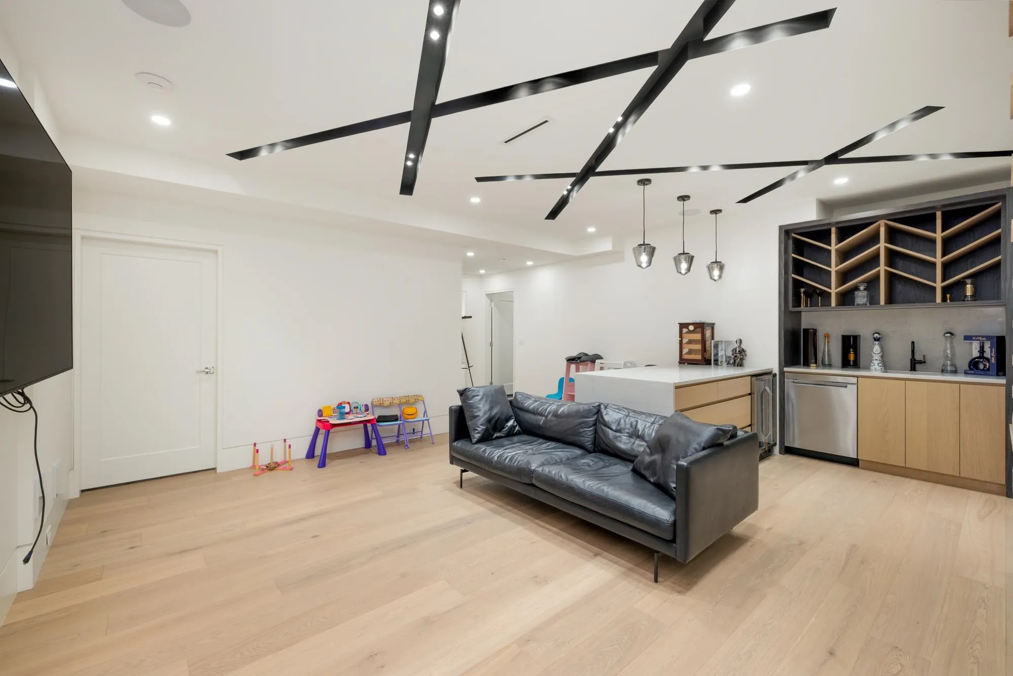 392 Ventura Crescent