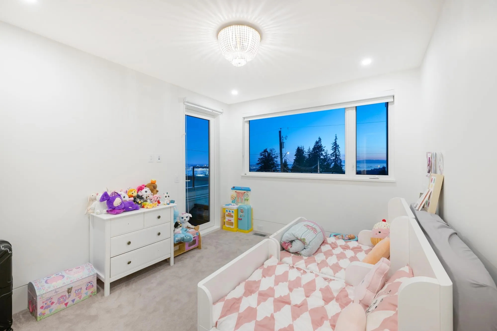 392 Ventura Crescent