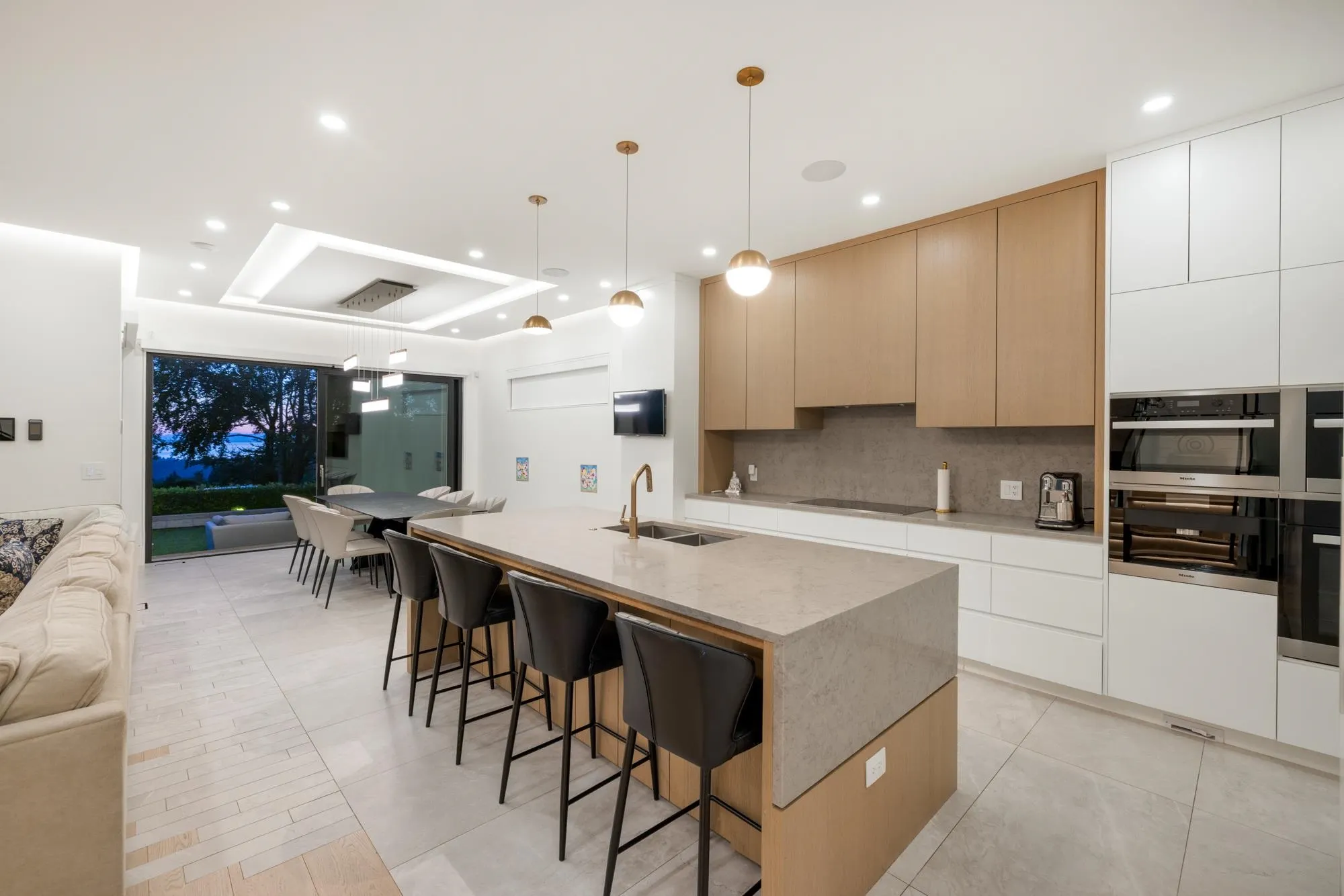 392 Ventura Crescent