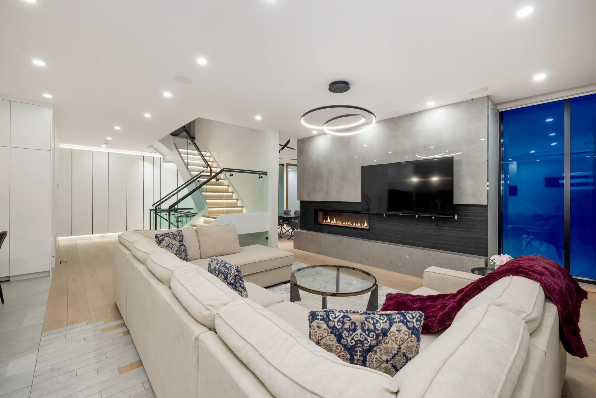 392 Ventura Crescent