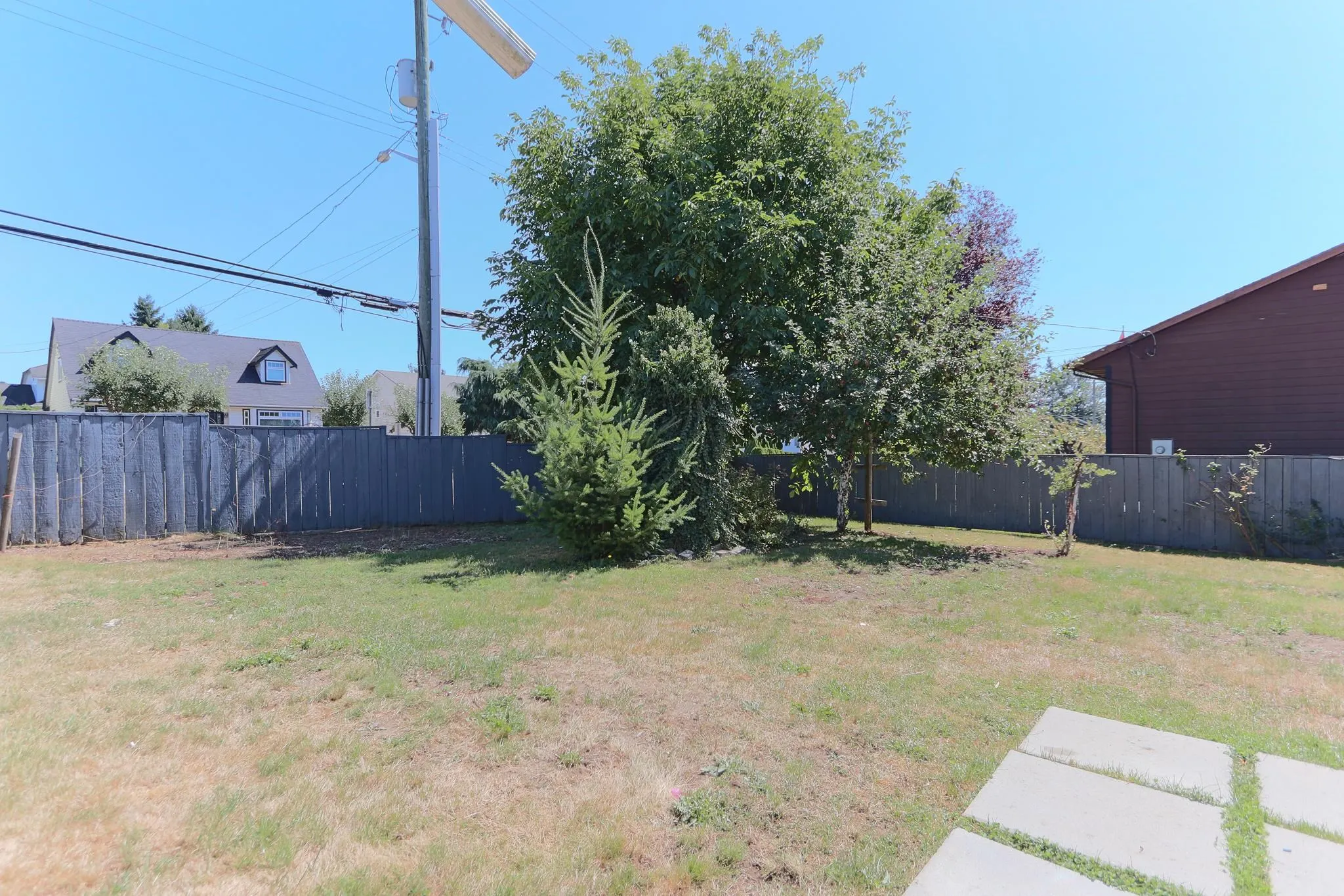 18382 56b Avenue