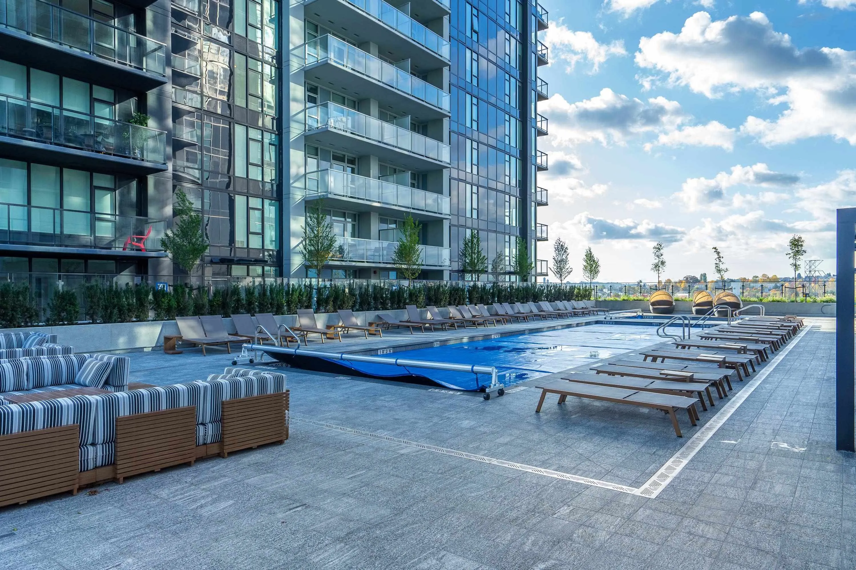 2707 4168 Lougheed Highway