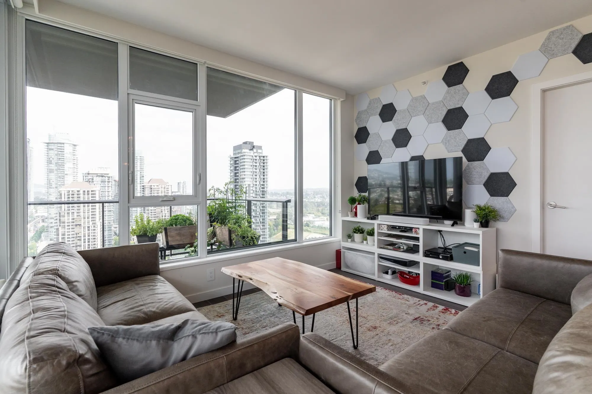 2707 4168 Lougheed Highway