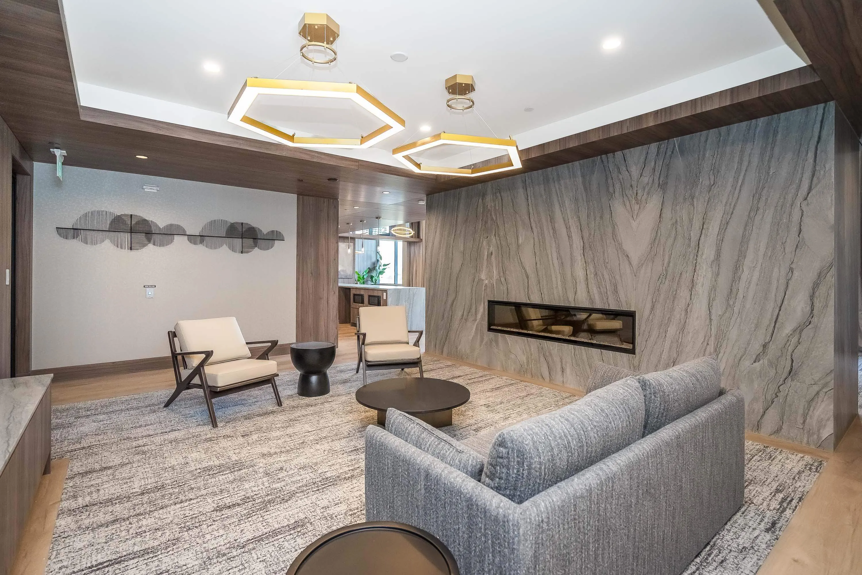 2707 4168 Lougheed Highway