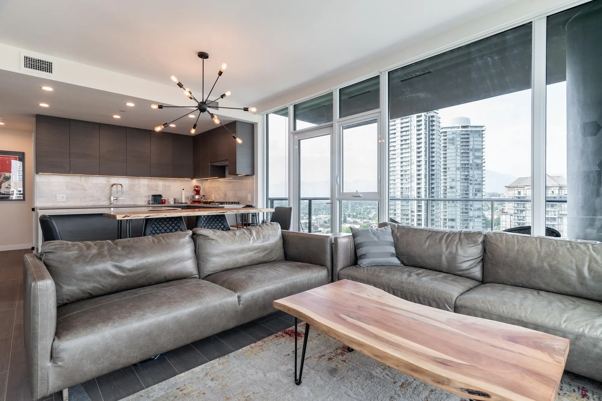2707 4168 Lougheed Highway