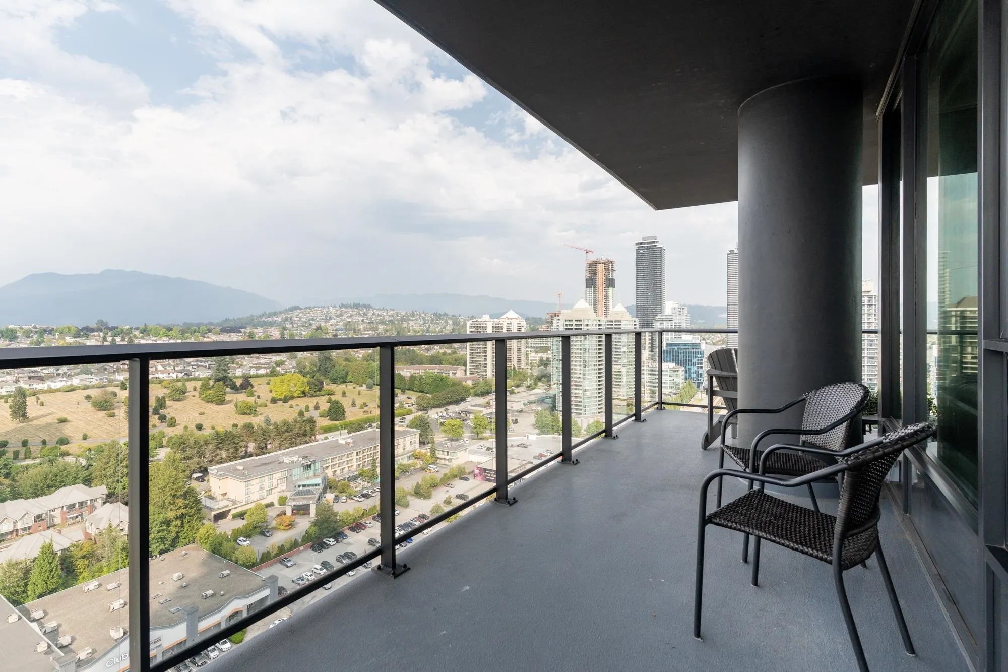 2707 4168 Lougheed Highway