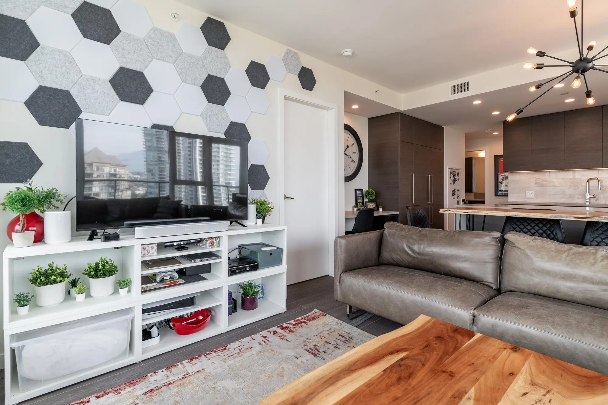 2707 4168 Lougheed Highway