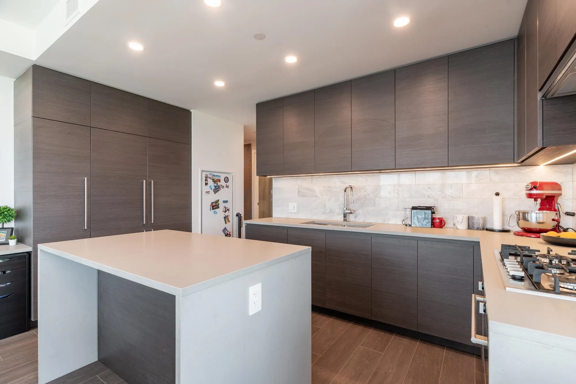 2707 4168 Lougheed Highway