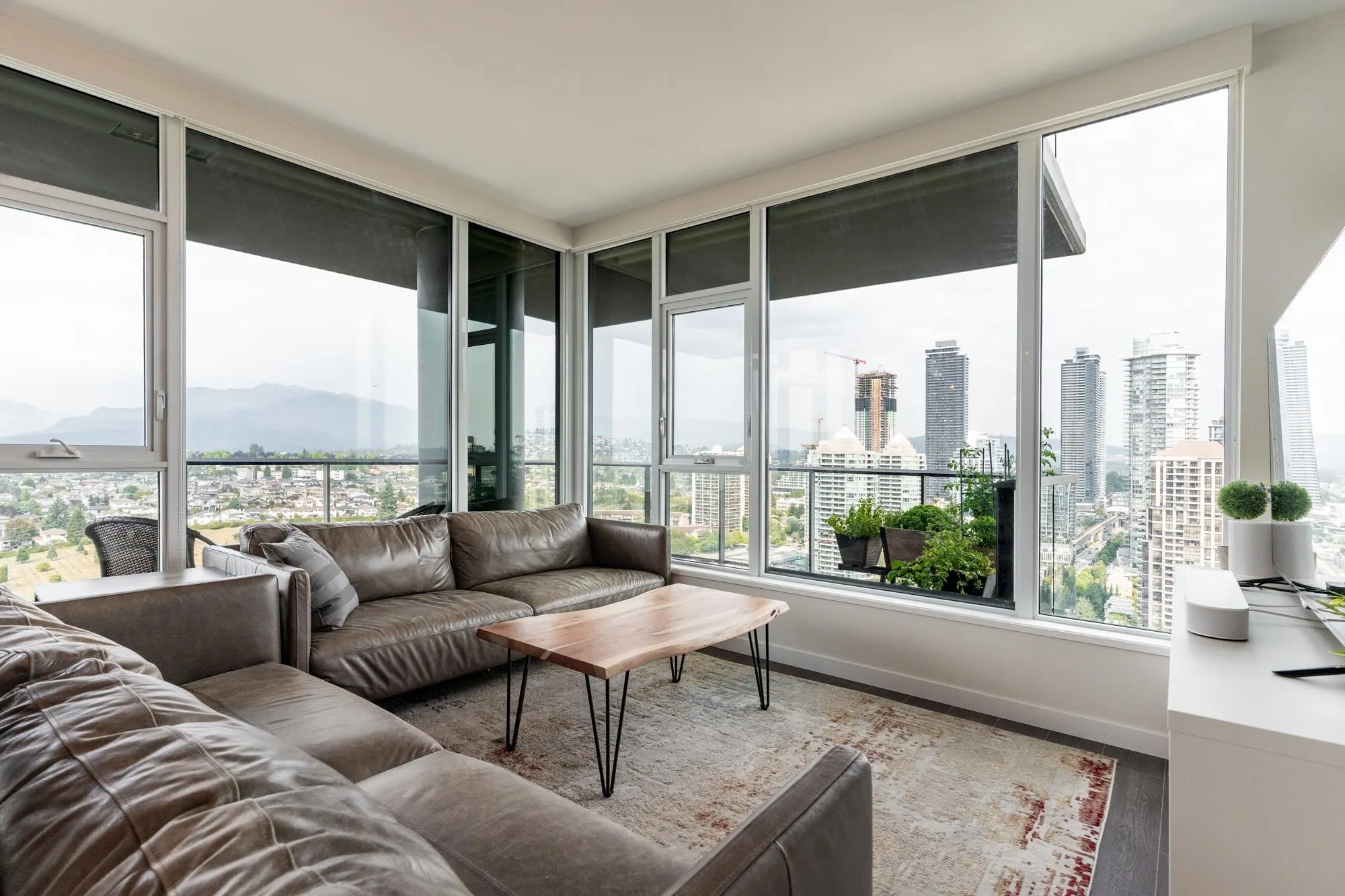2707 4168 Lougheed Highway
