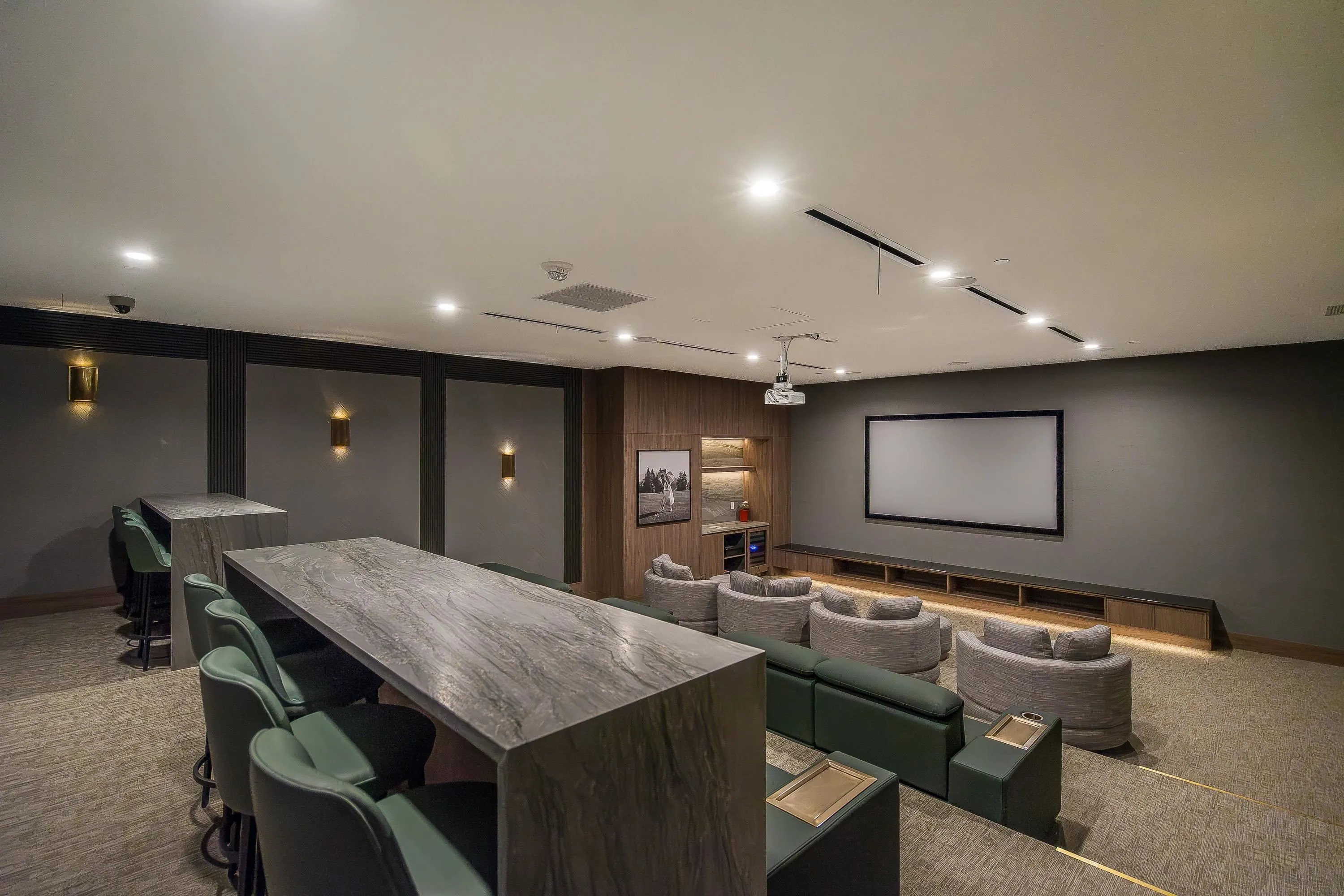 2707 4168 Lougheed Highway