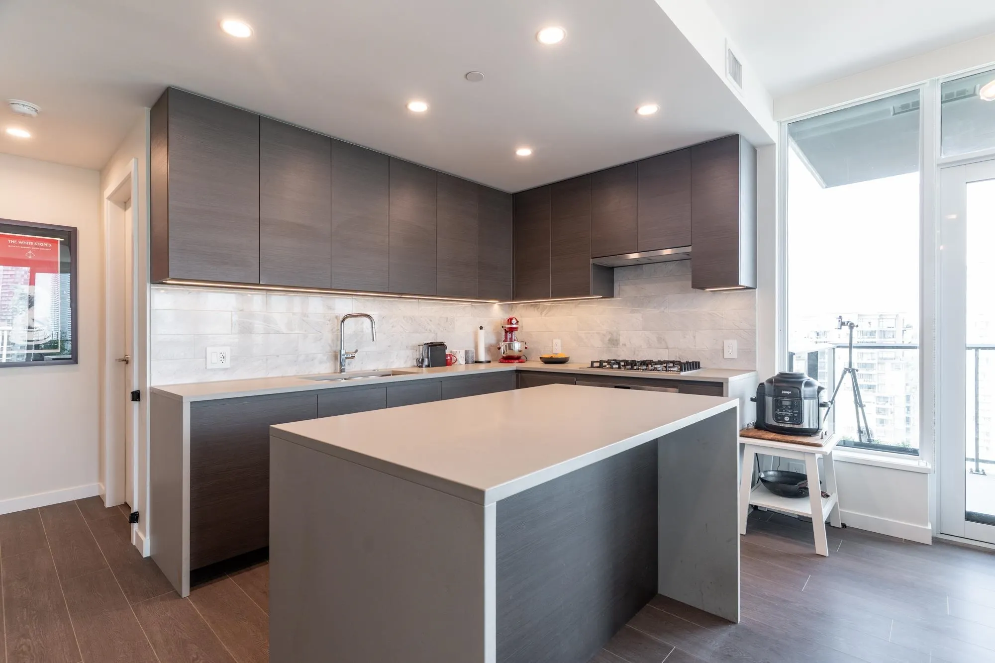 2707 4168 Lougheed Highway