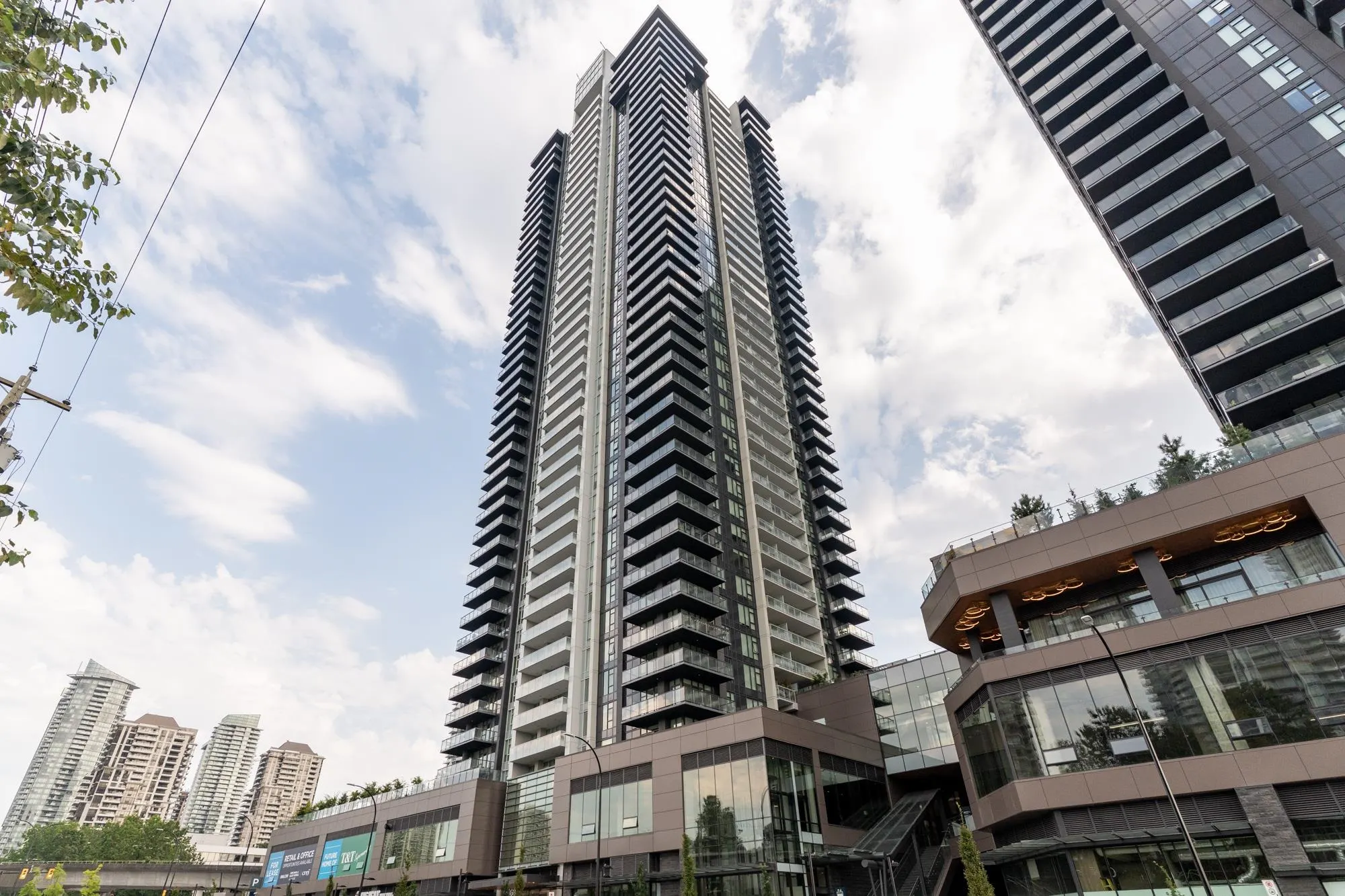 2707 4168 Lougheed Highway