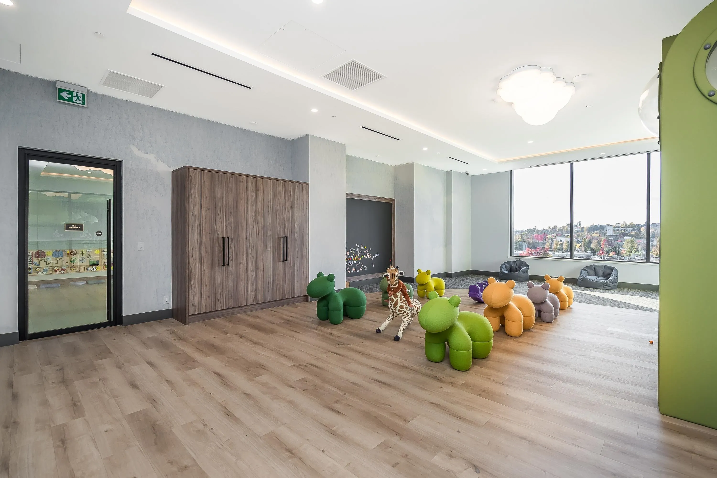 2707 4168 Lougheed Highway