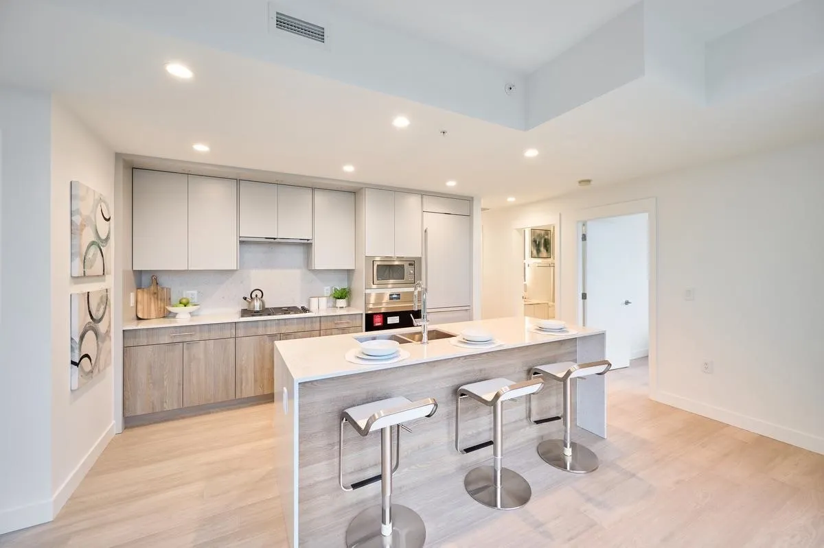 503 7638 Cambie Street