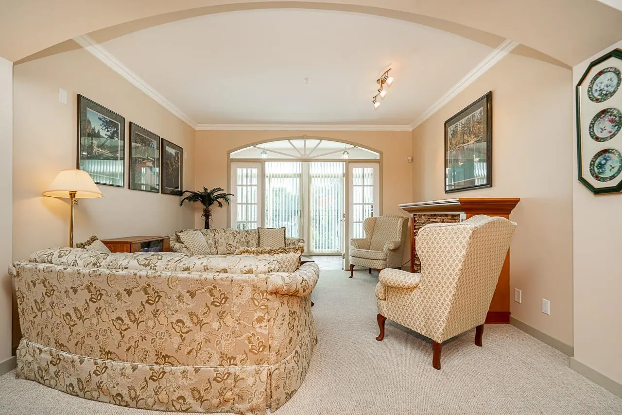 311 33485 South Fraser Way