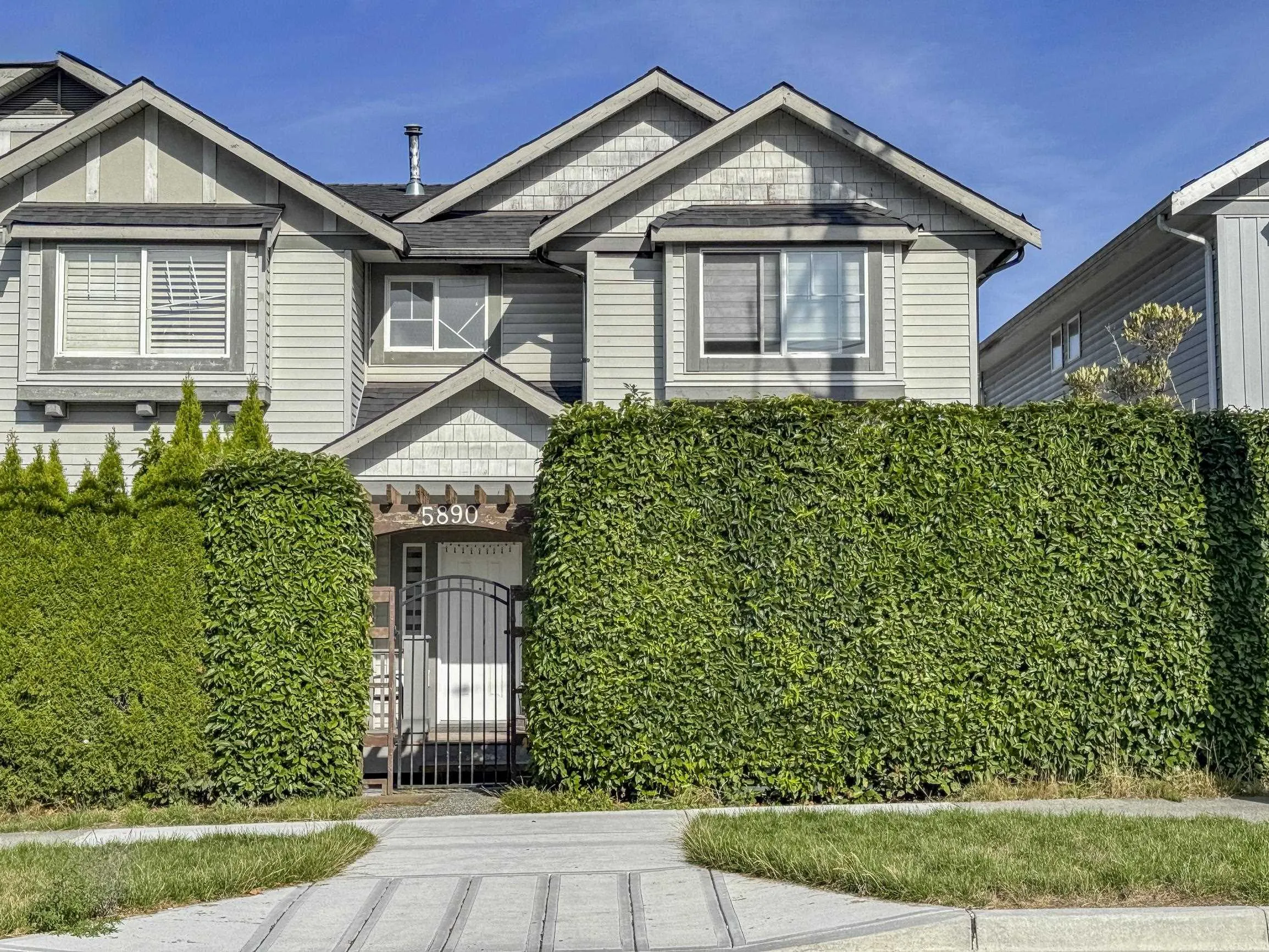 5890 148 Street