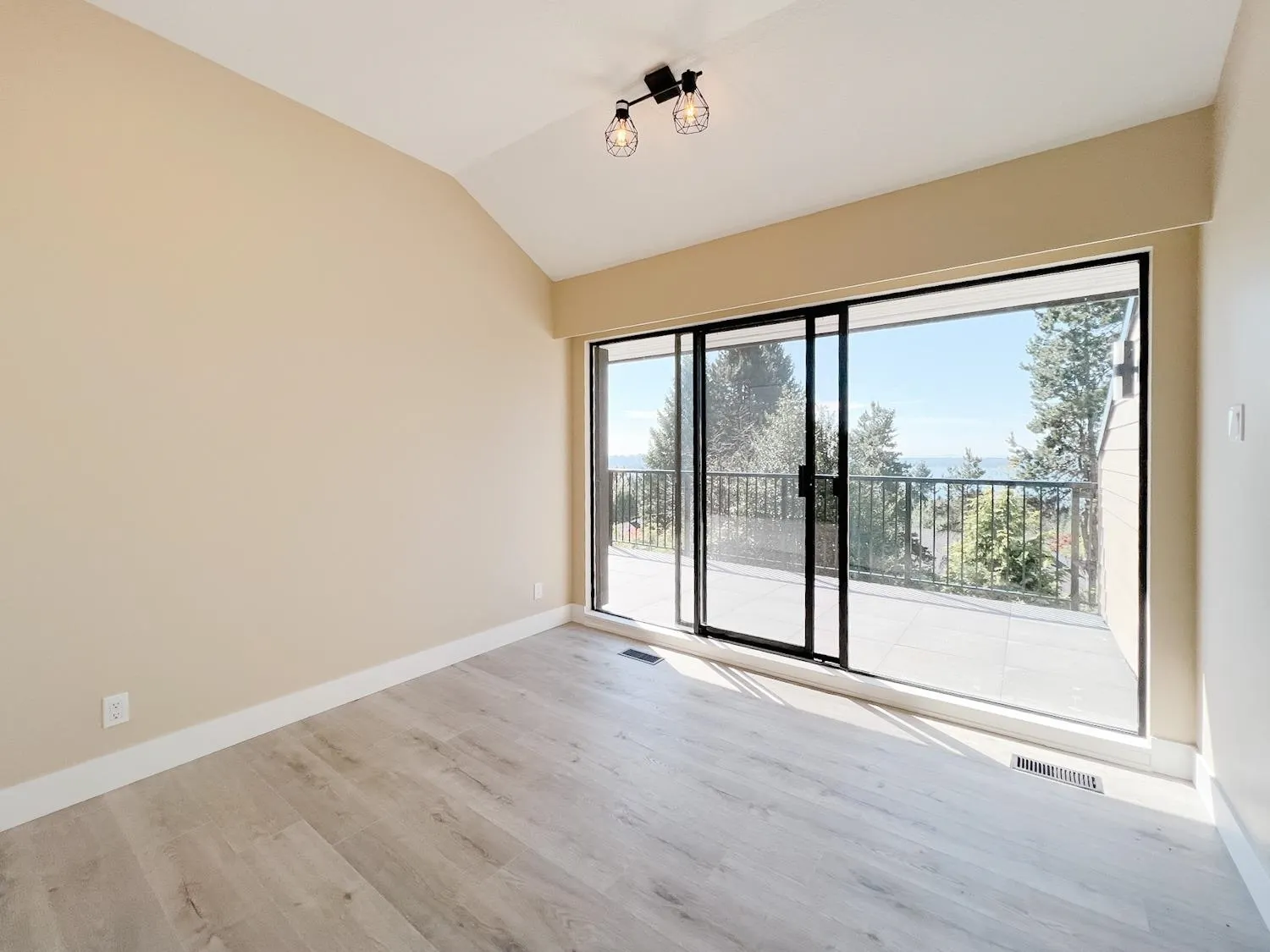 1333 Tyrol Drive