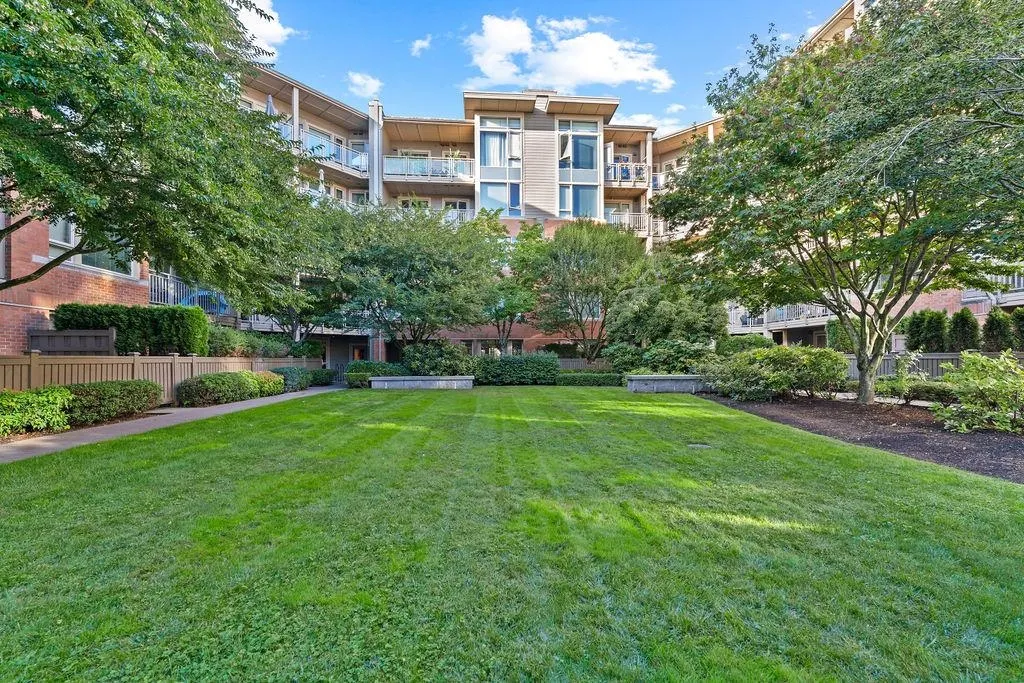 119 W 22nd Street