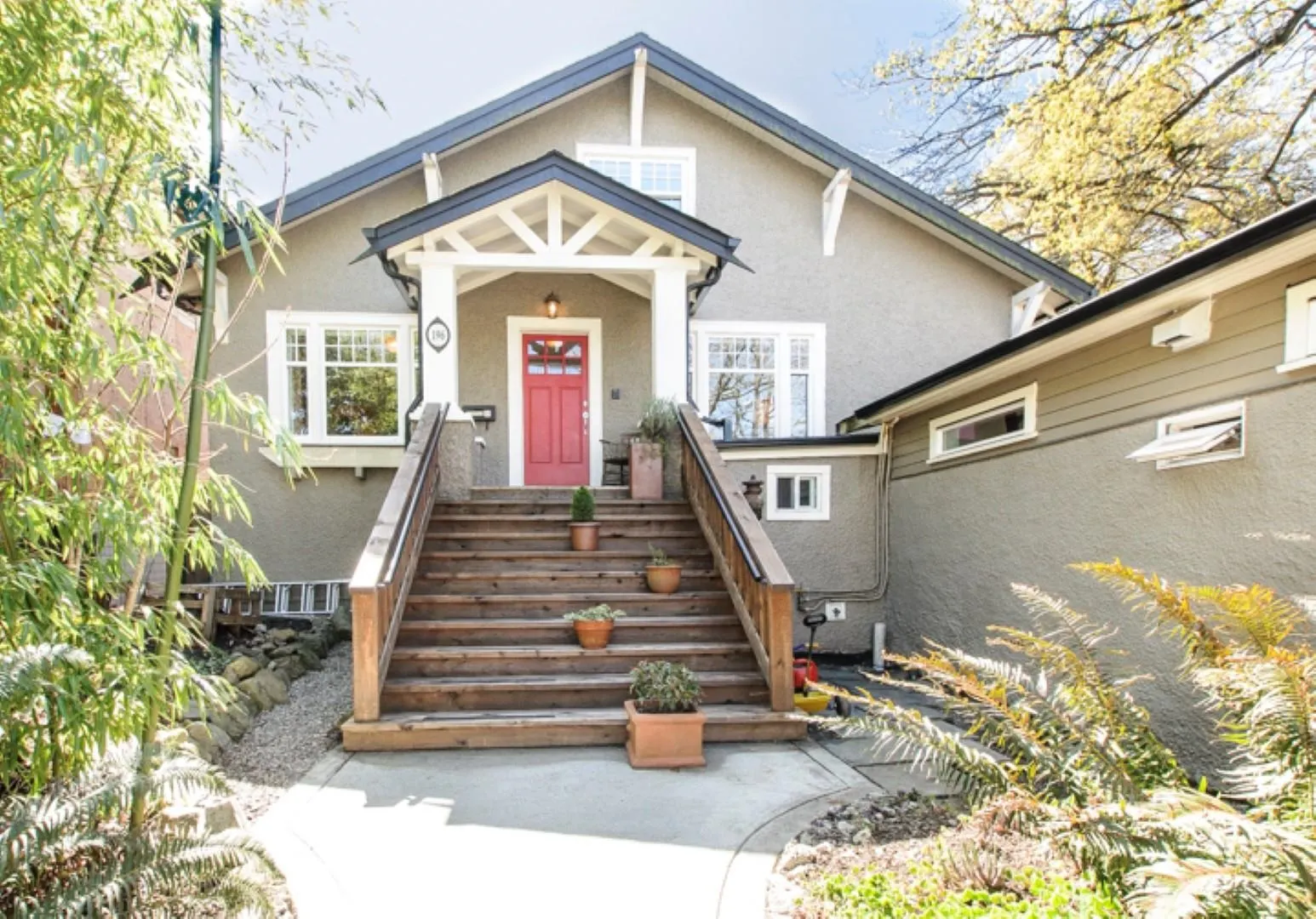 196 W 18th Avenue
