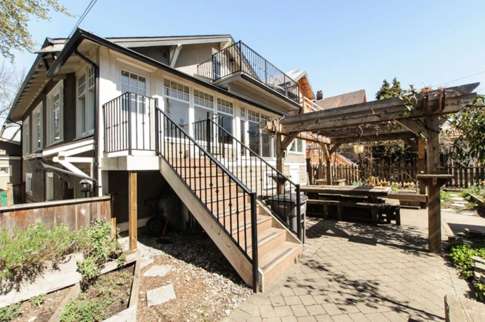196 W 18th Avenue