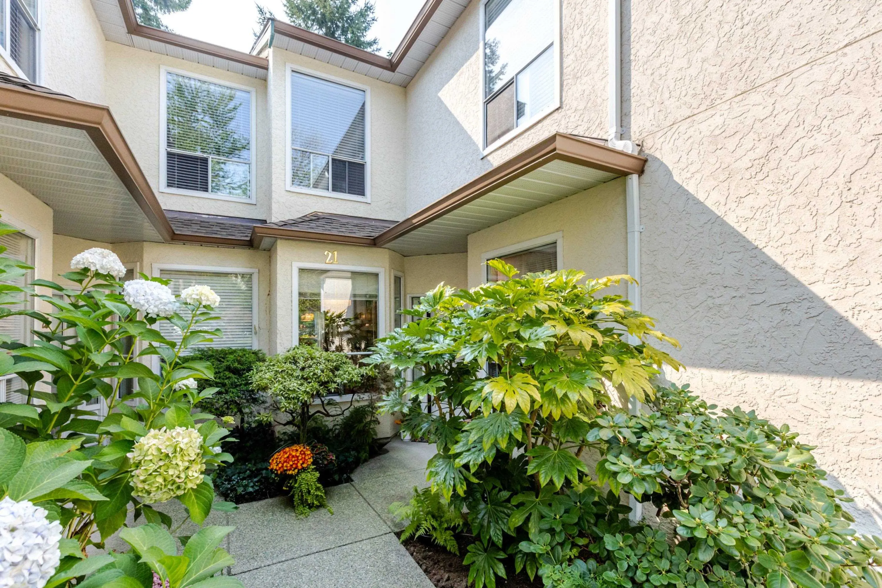 21 10038 150 Street