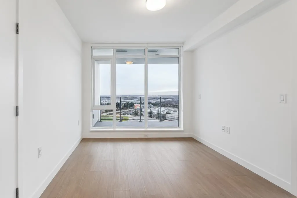 1808 7683 Park Crescent