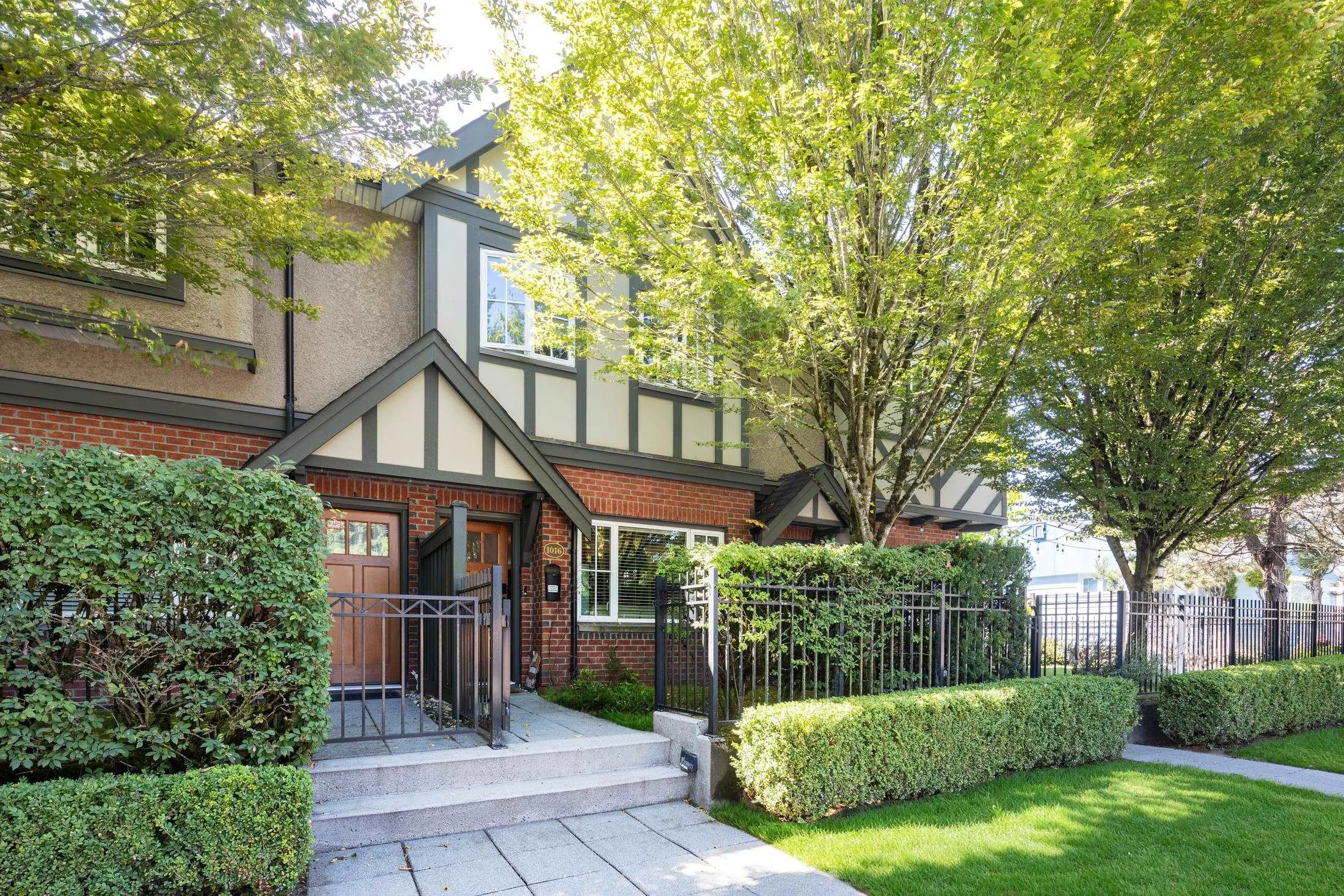 1016 W 45th Avenue