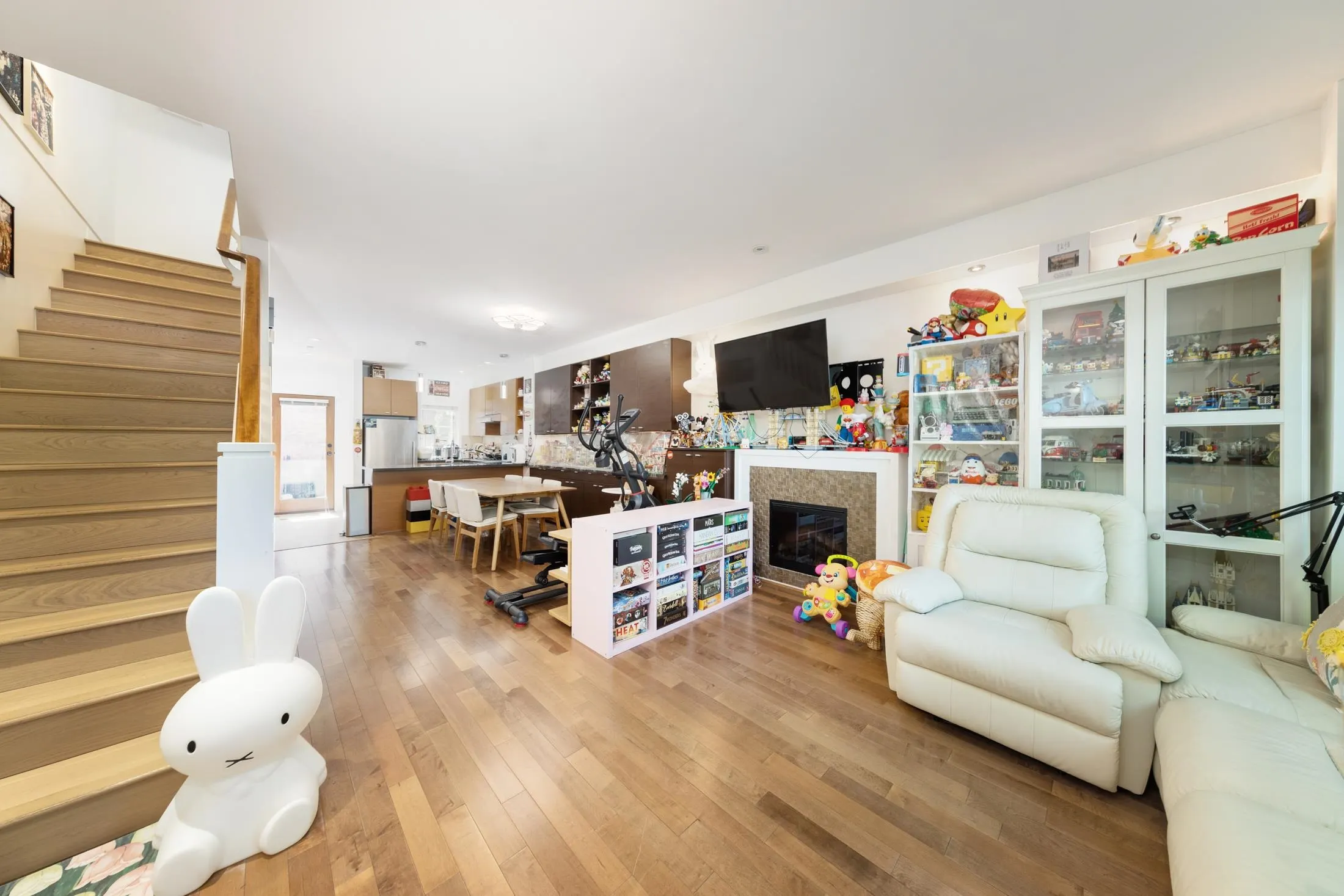 1016 W 45th Avenue