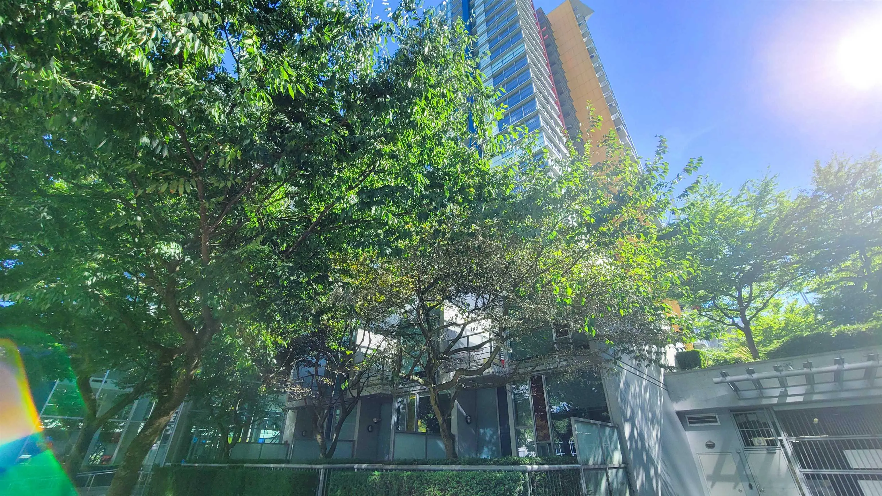 2506 111 W Georgia Street