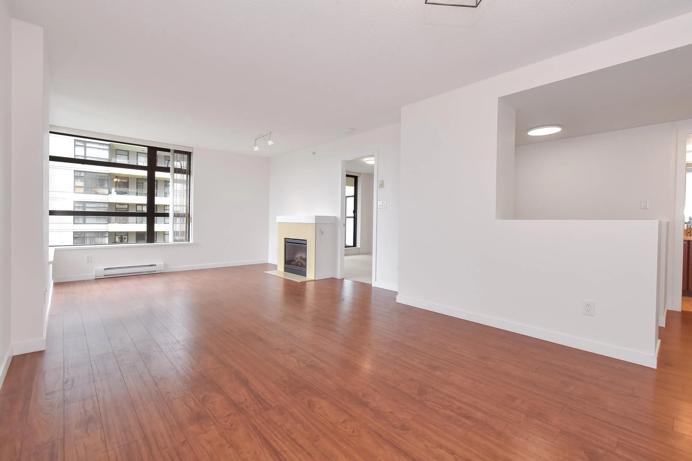804 8120 Lansdowne Road