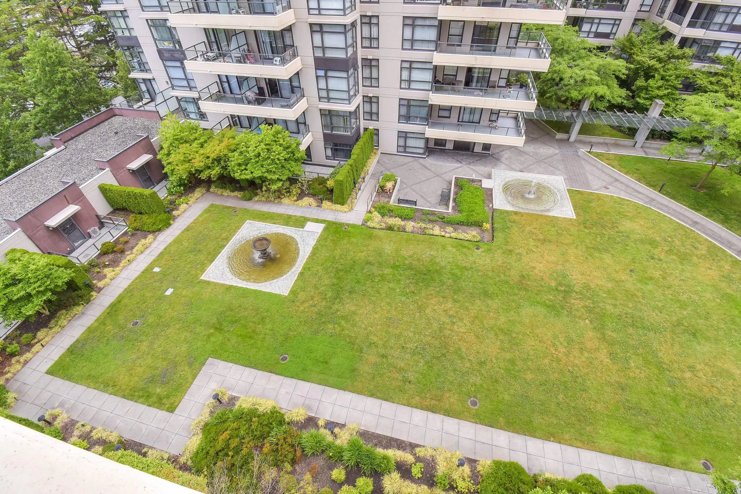 804 8120 Lansdowne Road