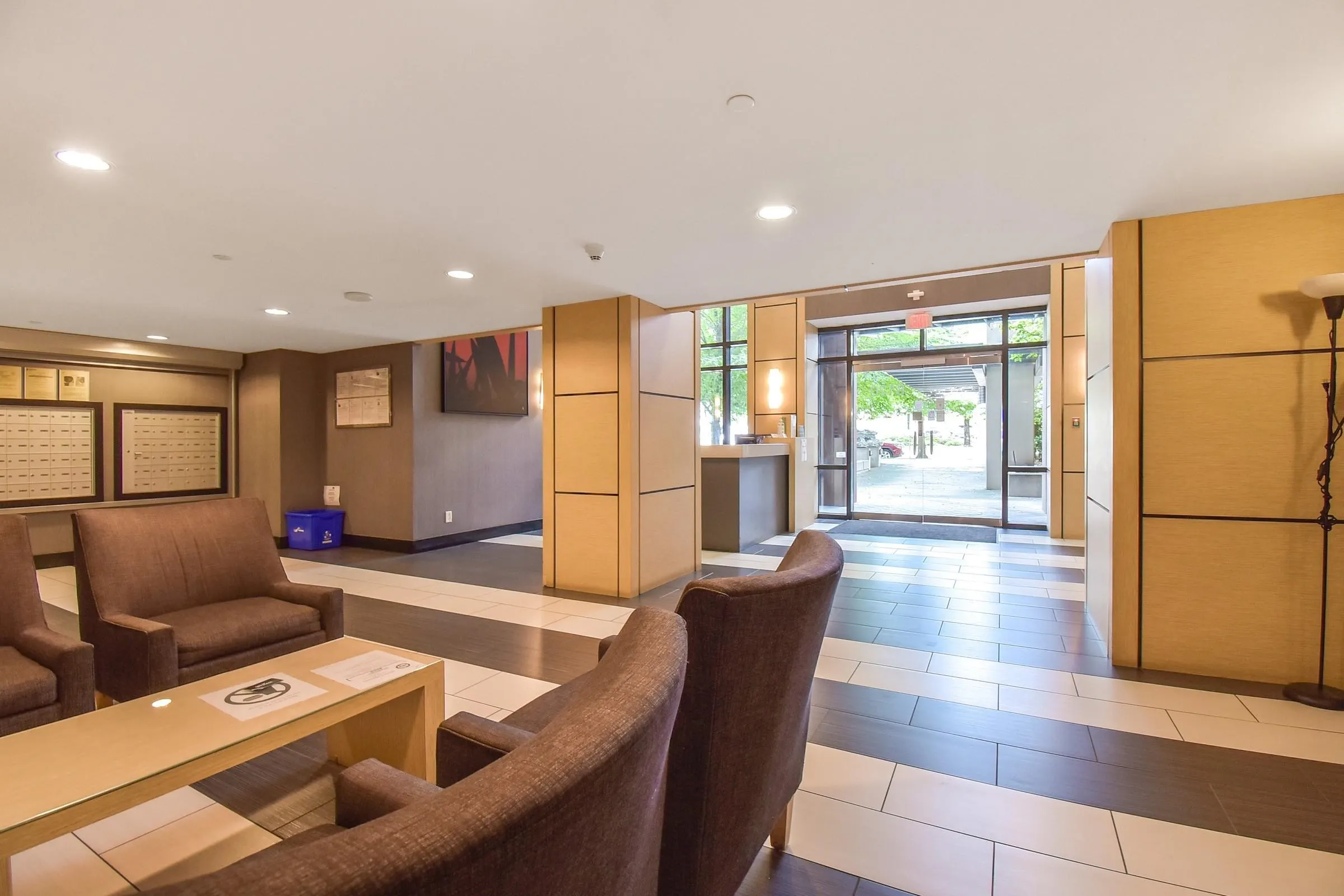 804 8120 Lansdowne Road