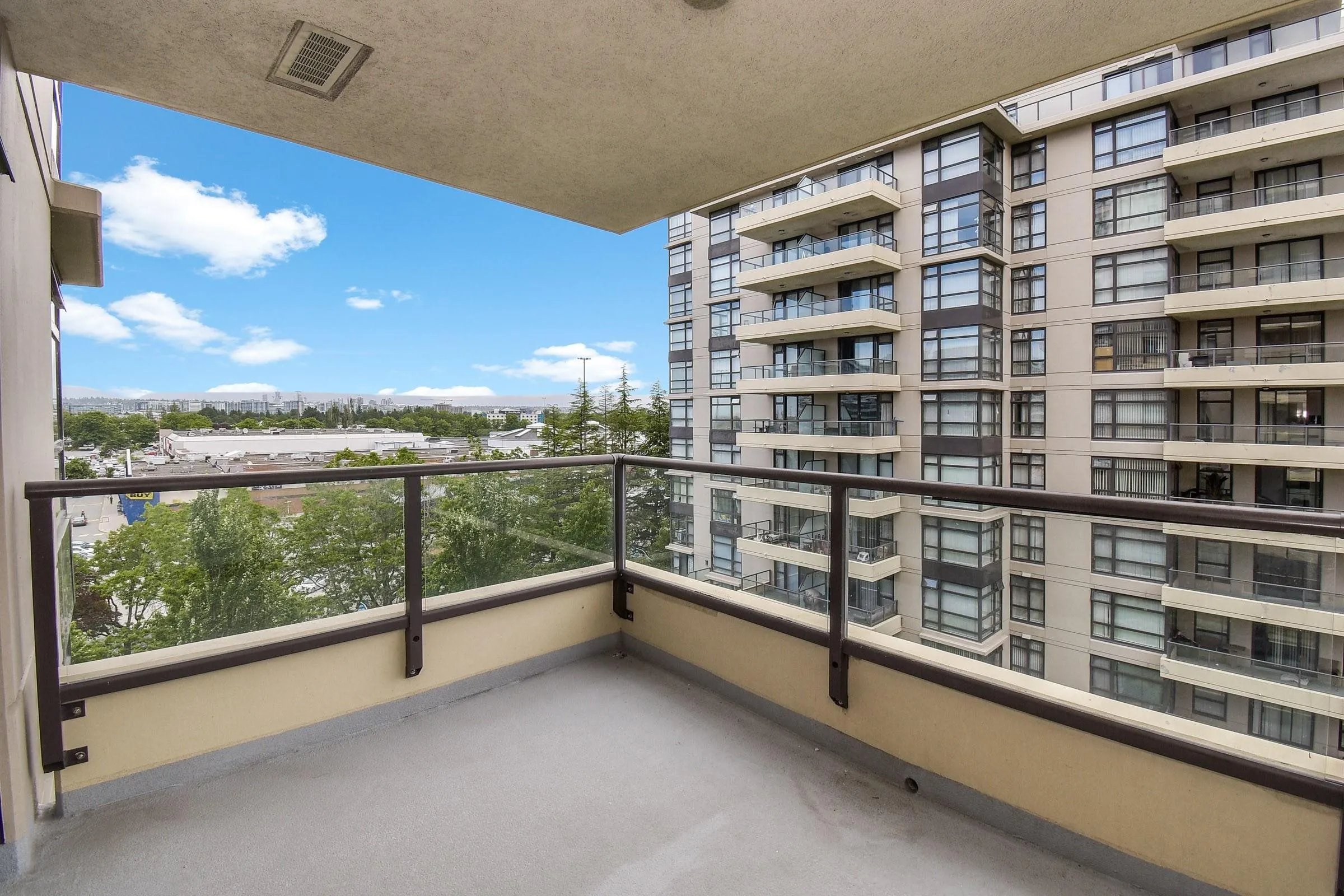 804 8120 Lansdowne Road