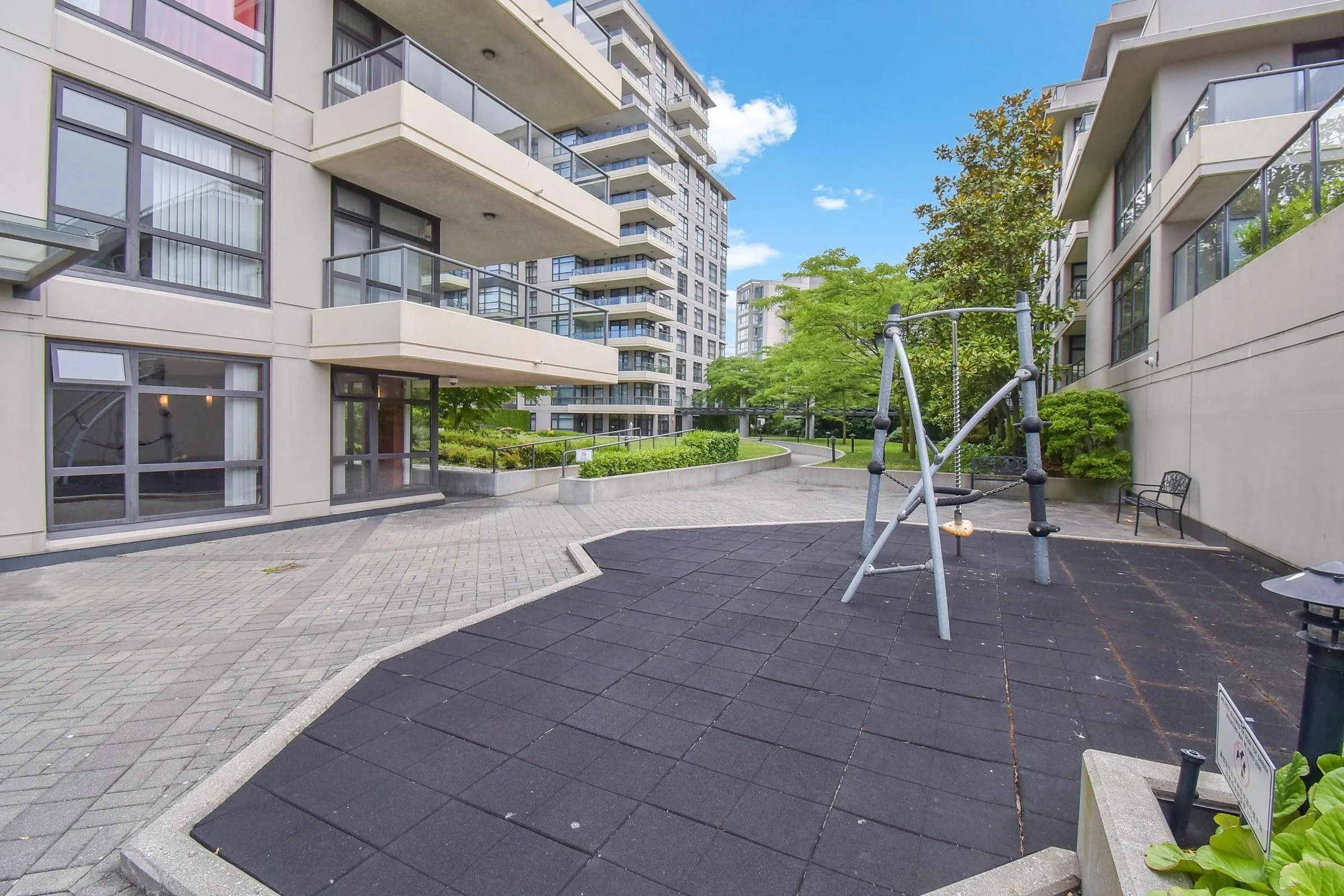 804 8120 Lansdowne Road