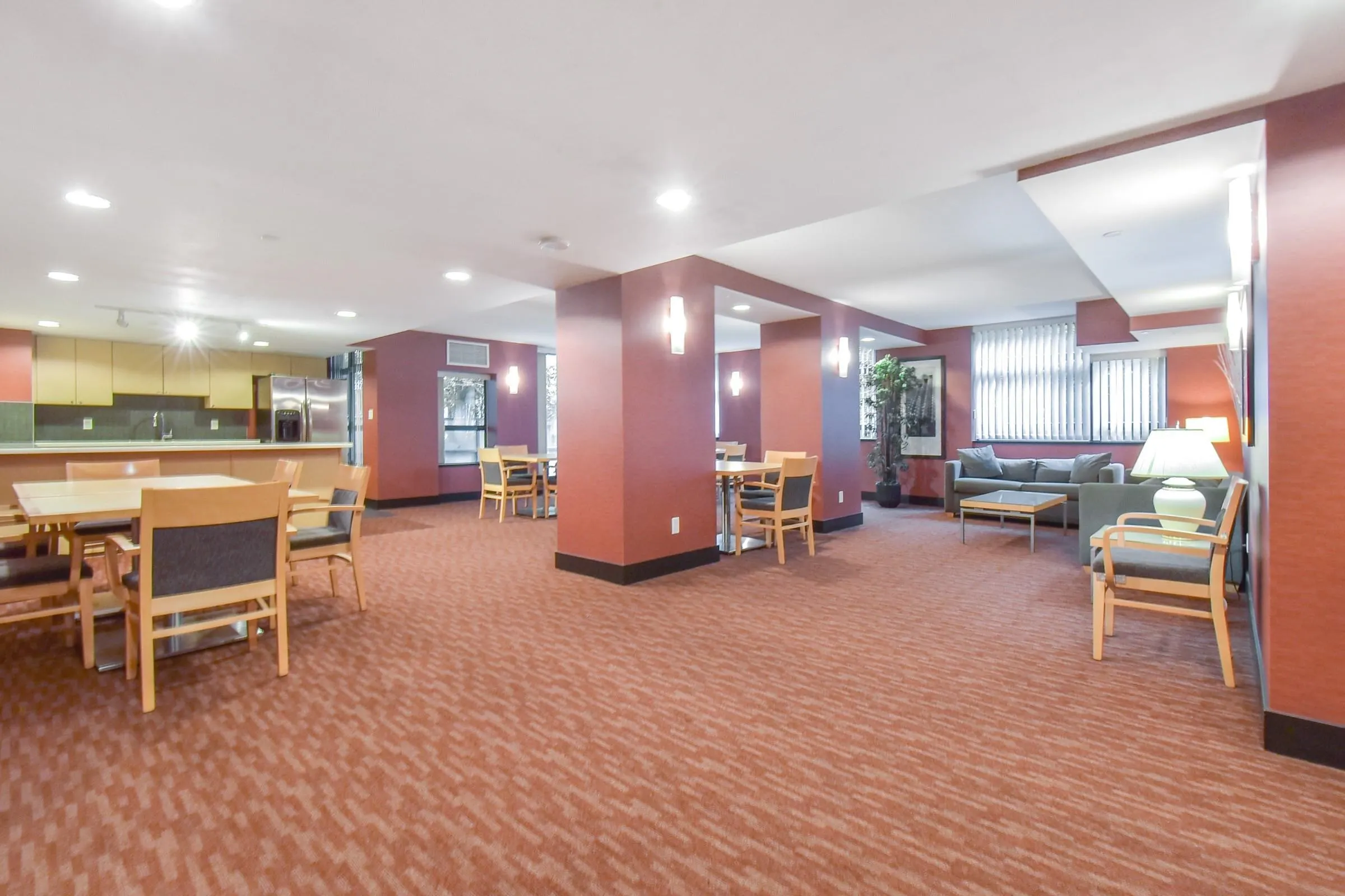 804 8120 Lansdowne Road