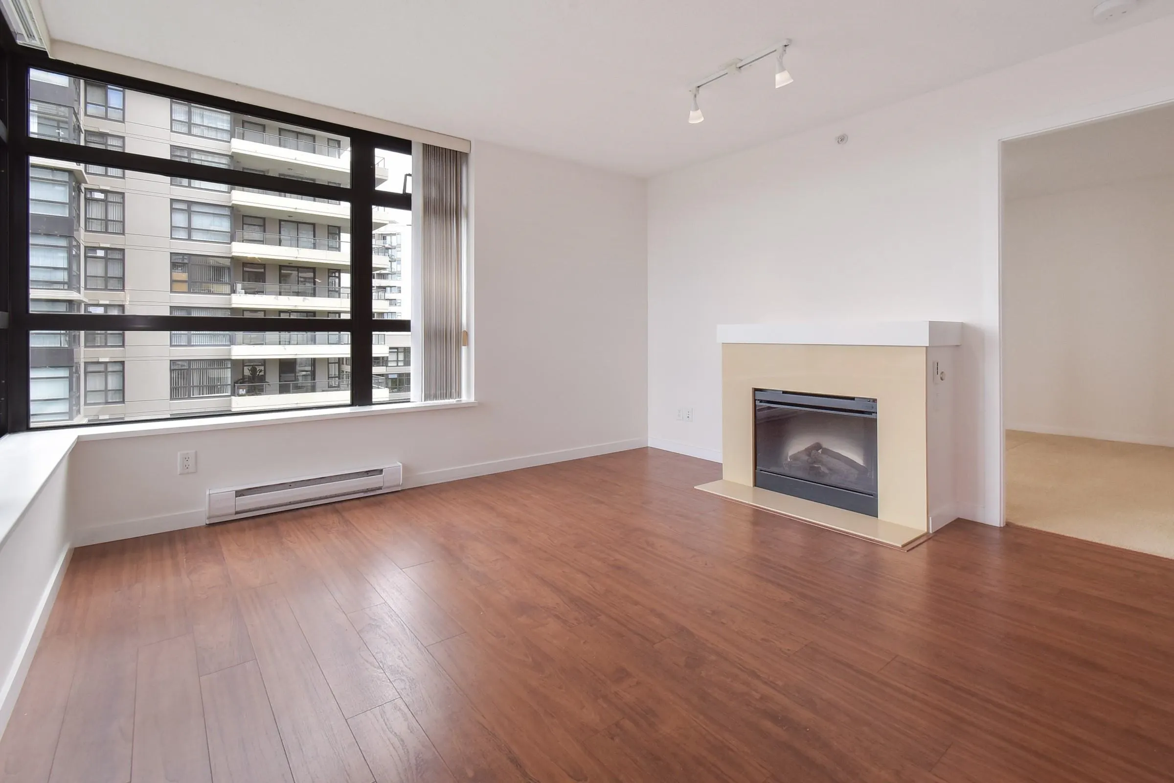 804 8120 Lansdowne Road