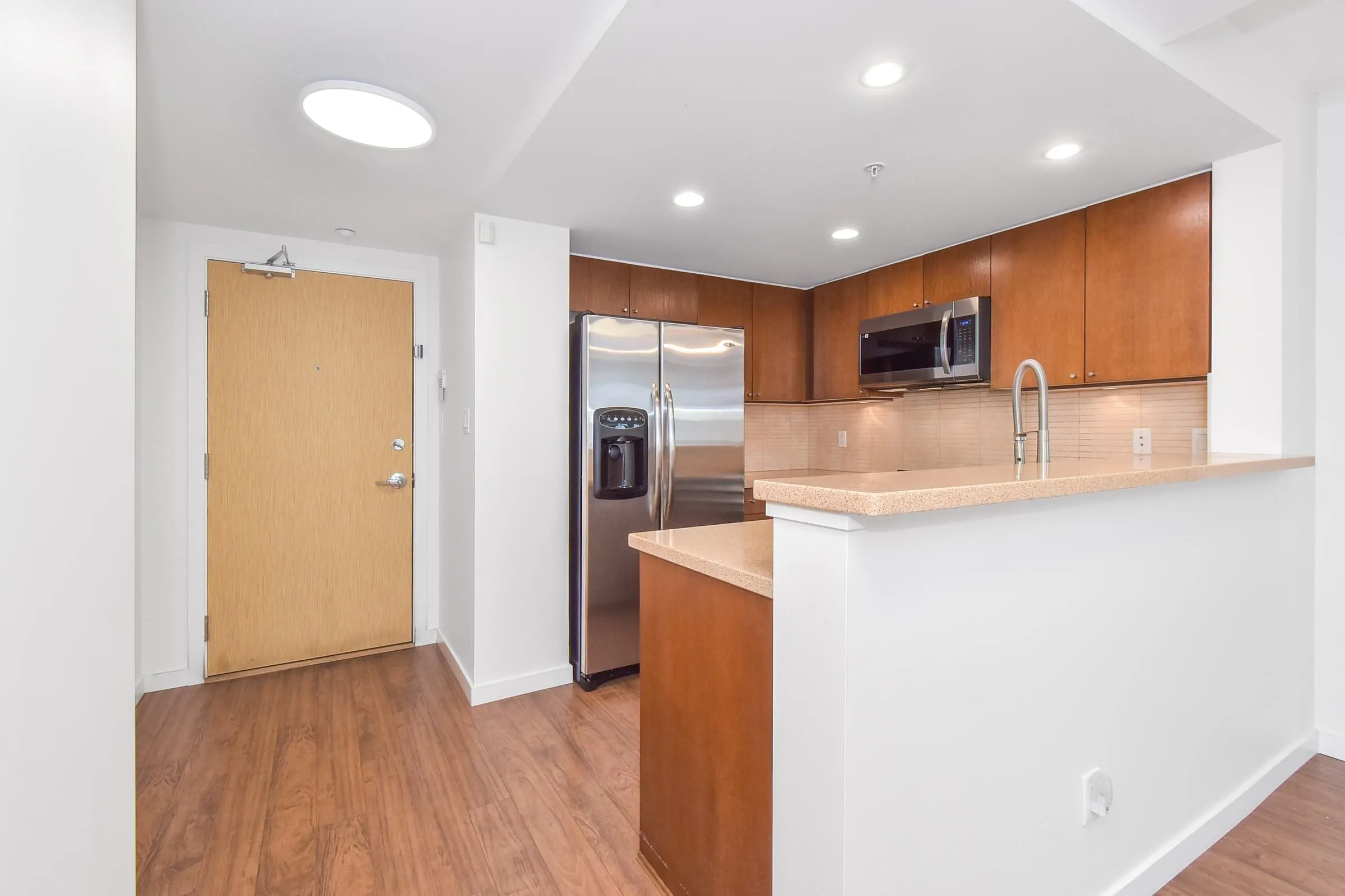 804 8120 Lansdowne Road