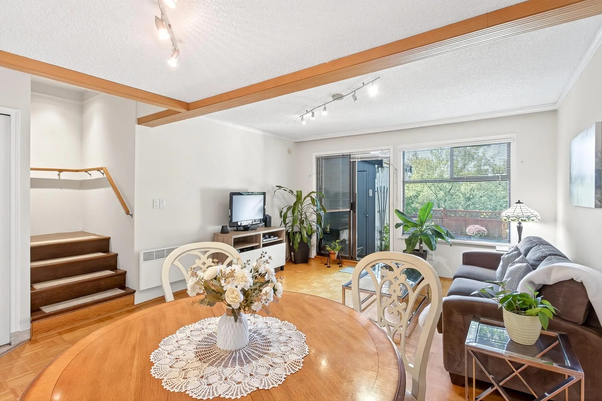 942 Blackstock Road