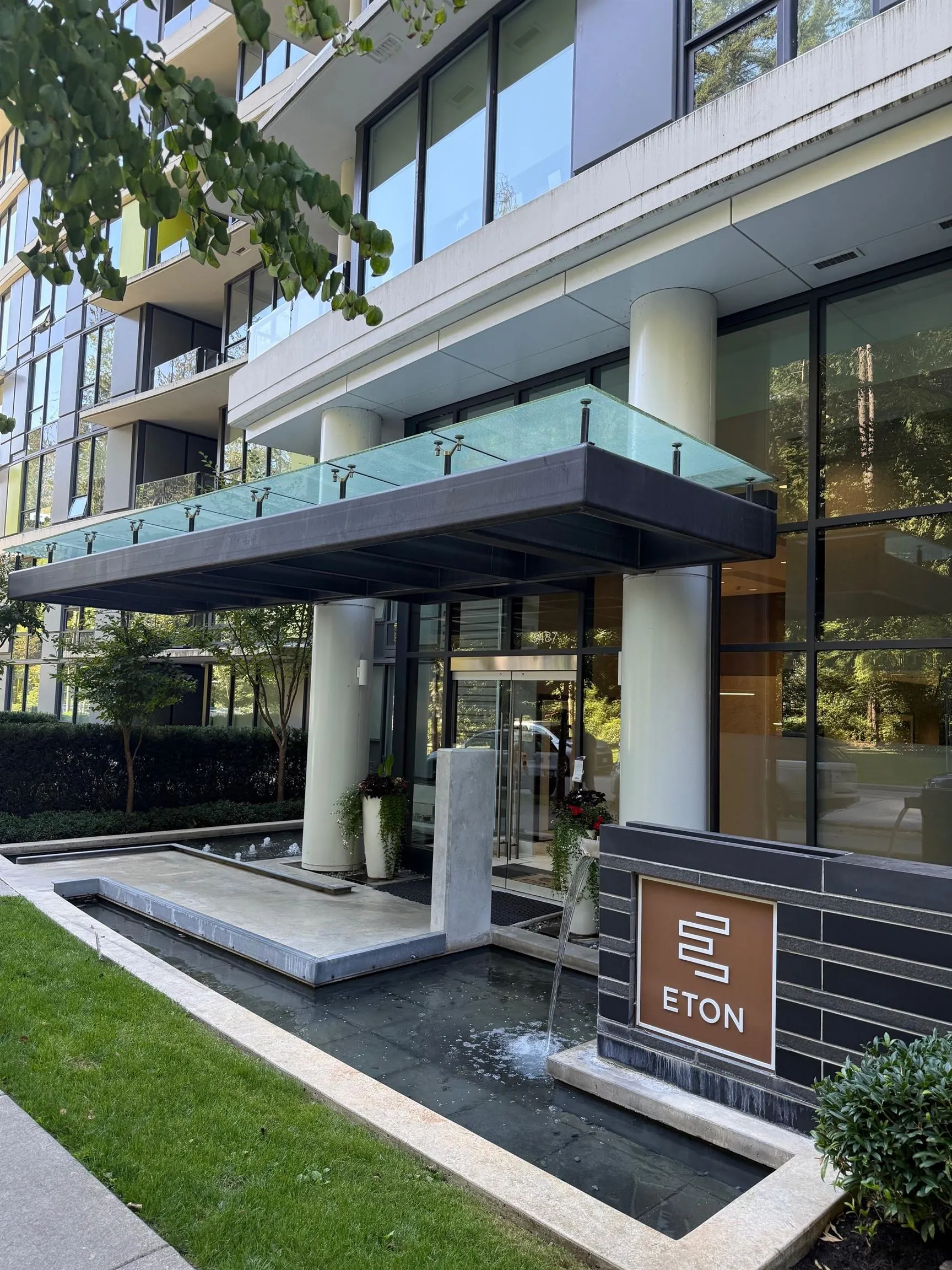 704 3487 Binning Road