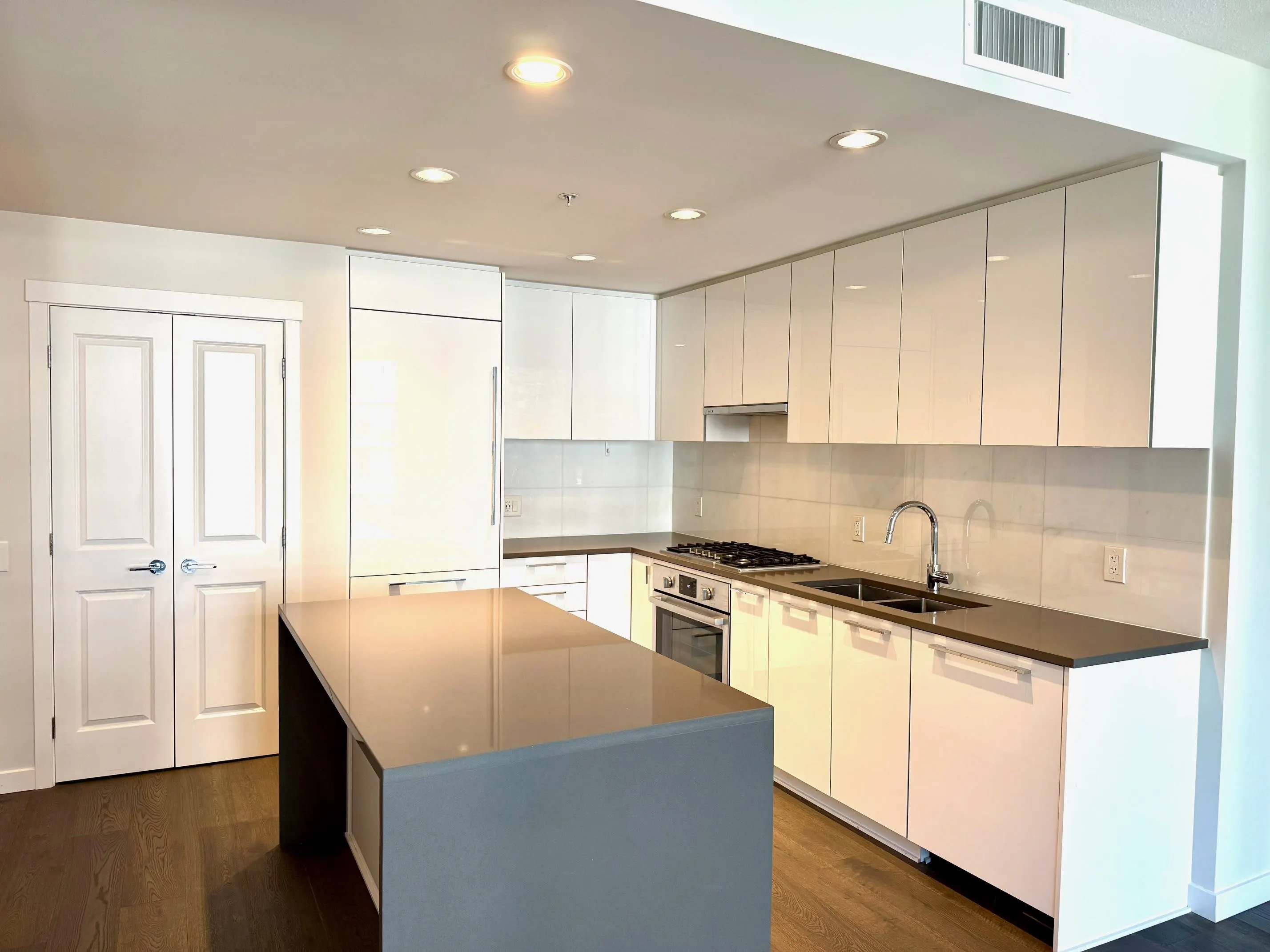 704 3487 Binning Road