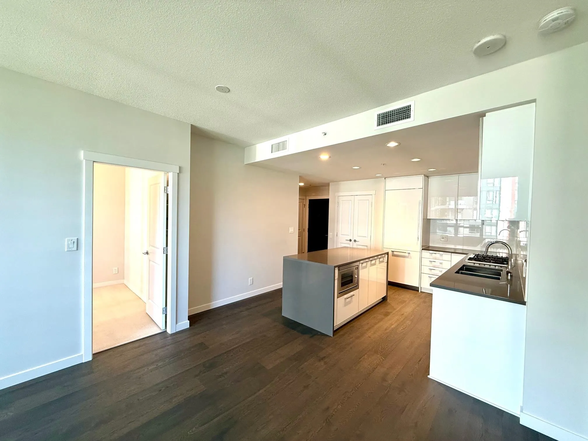 704 3487 Binning Road